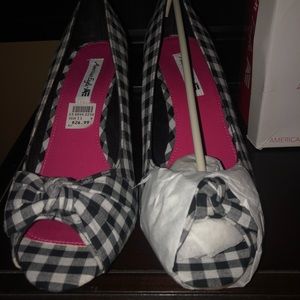 AE Black and white checkered wedges NWT